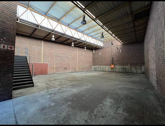 399M² WAREHOUSE TO LET IN STRIJDOMPARK